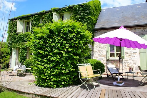 Guest Room 'Chez Claire - Suite Vue Jardin' with Wi-Fi