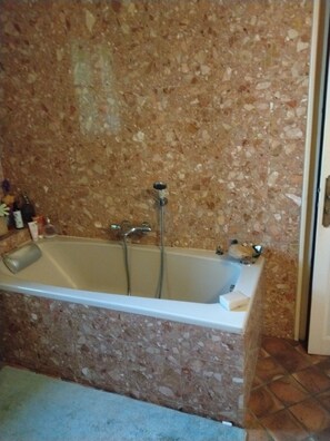 A bathroom with a freestanding bathtub, a shower, and a tiled floor. - Guest Room 'Chez Claire - Suite Vue Jardin' with Wi-Fi (Chamborand)