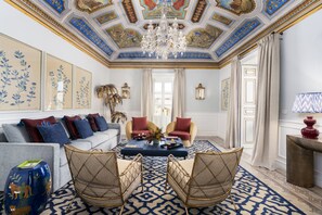 A luxurious room with a patterned floor, a chandelier, and ornate ceiling decorations. - Dimora Italia Blu Calypso Ortigia (Ortigia)