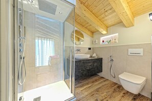 Bathroom - Vrbo Property (Pinzolo)