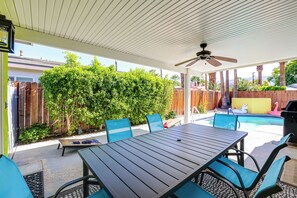 An outdoor patio with a pool, surrounded by a wooden fence and greenery. - 3 Mi to Downtown! Sauna & Pool in Palm Springs (Palm Springs)
