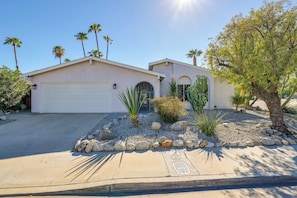 A residential house with a garage, a landscaped front yard with rocks and plants, and palm trees in the background. - 3 Mi to Downtown! Sauna & Pool in Palm Springs (Palm Springs)