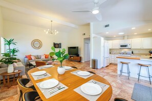 A modern living space with a dining area, kitchen, and entertainment area. - 3 Mi to Downtown! Sauna & Pool in Palm Springs (Palm Springs)