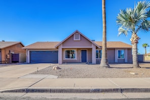 A residential house with a garage, a driveway, and a palm tree. - Chandler Haven Near Golf, Sports & Shopping! (Chandler)