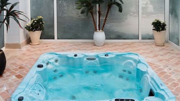 Bain à remous intérieur