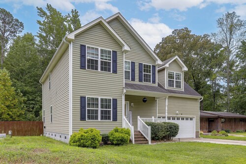 Hike, Beach & Explore! Family Home in Chesapeake