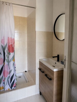 Unclassified image, 4 of 6, button - Vrbo Property (Saint-Félix-de-Pallières)