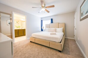 Room - ✨ 5BR/4BA Townhouse w/ Private Pool, Themed Rooms & Resort Pools, Lazy River | 10 Minutes to Disney (Kissimmee)