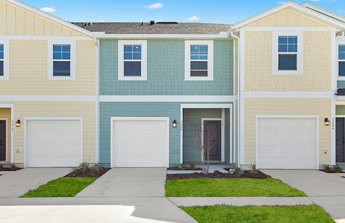 Landing Stylish 3bd, Gym, Pool