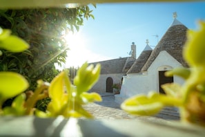 A traditional stone building with a conical roof, a small entrance, and a satellite dish on the roof. - Apartment 'Stella' with Shared Pool, Shared Terrace and Wi-Fi (Locorotondo)