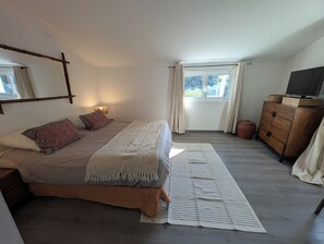 Room - A Provençal house in the heart of a vineyard, 15 minutes from Avignon (Sorgues)