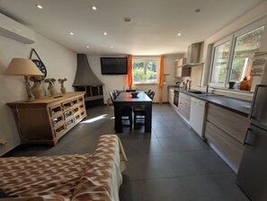 Private kitchen - A Provençal house in the heart of a vineyard, 15 minutes from Avignon (Sorgues)