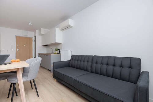 Warsaw | Grenadierów 41 | Elegant Apartment | Desk