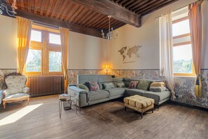 Living area - The Château du Mas, near Lyon (Bessenay)