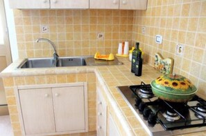 Private kitchen - Vrbo Property (Marina di Pescoluse)