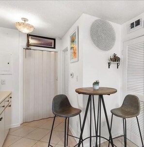 Dining - Salty Retreat (Gulf Shores)