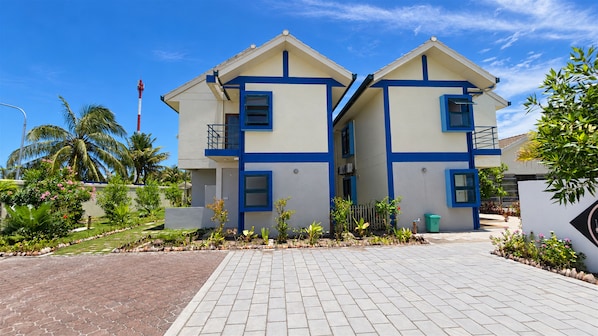 Exterior - Long Beach Laamu (Gan)