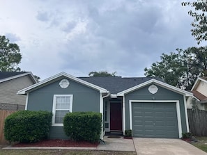 A single-story house with a garage, a front door, and a small porch area. - Summer Tree Suites (Jacksonville)