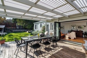 Outdoor dining - Seaside Retreat | Fireplace | Fire Pit & Alfresco (Ocean Grove)