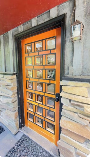 Exterior detail - The Sandy River Love Nest (Sandy)