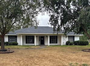 A single-story house with a front porch, a front door, and a small front yard. - Spacious Beaumont Retreat Spacious + Home Gym (Beaumont)