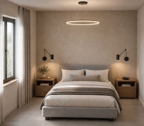 Un dormitorio moderno con una cama grande, mesitas de noche, una lámpara de pared y una ventana con cortinas.