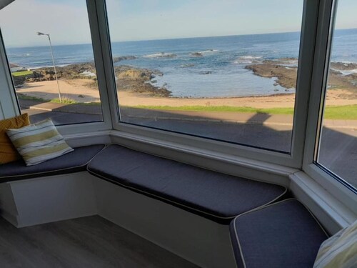 Sea Side House - Stay 4 - Pet Friendly - Garden