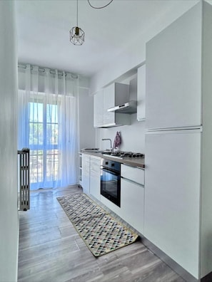Private kitchen - La Dimora Di Mari—10 minutes from Sassi—easy parking—Wi-Fi (Matera)
