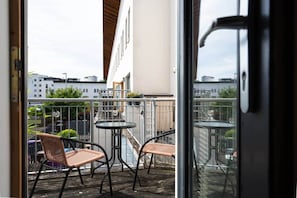 Interior - Lochburn House | Garden, Parking & Stylish 3BR (Glasgow)