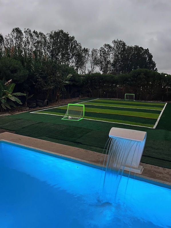 Pool - Beautiful 3-bedroom house in delightful Imperial perfect for your stay (Imperial)