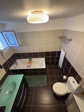 Bathroom - Vrbo Property (Bussy-Saint-Georges)