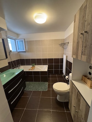 Unclassified image, 5 of 6, button - Vrbo Property (Bussy-Saint-Georges)