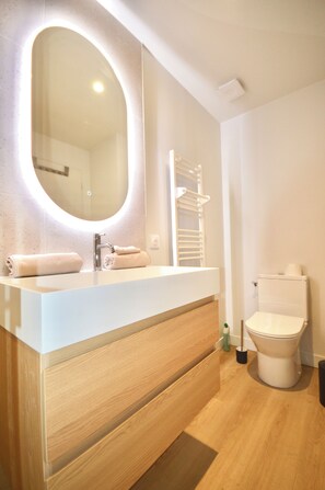 Bathroom - Vrbo Property (Guéthary)