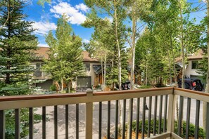 A residential area with multiple houses, a clear sky, and a balcony with a railing. - Snowflake Lift 3-Min Walk | Main St | Private Hot Tub (Breckenridge)