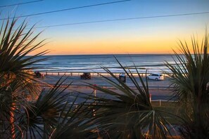 A coastal road with a view of the ocean and a sunset. - ⭐Gulf Views-Hot Tub-Private Balcony-1BR+Bunk Summerspell 301⭐ (Miramar Beach)
