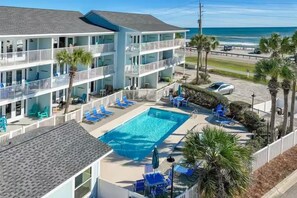 A hotel with a pool, multiple balconies, and a view of the beach. - ⭐Gulf Views-Hot Tub-Private Balcony-1BR+Bunk Summerspell 301⭐ (Miramar Beach)
