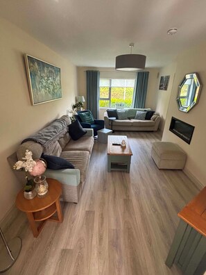 Living area - Beautiful modern 3-bedroom house , 5mins walk from town centre (Wicklow)