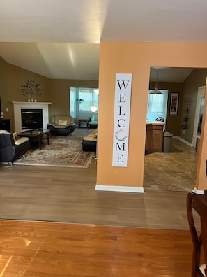 A living room with a fireplace, a sofa, a coffee table, and a rug. - A pleasant 3-bedroom house in a peaceful, quiet neighborhood in Milford (Milford)