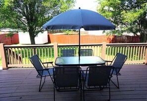 Outdoor dining - Make memories with your family in our home to visit the VA, DC and MD areas. (Woodbridge)