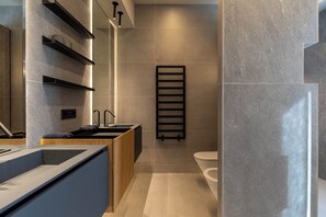 Bathroom - Vrbo Property (Firenze)