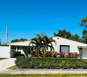 Exterior - Modern Miami Oasis 3BR Near Wynwood & Beaches (Miami)
