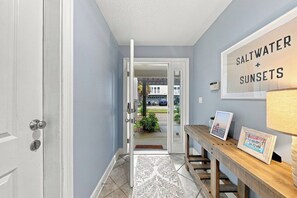 Interior - Be A Nomad | 3BR 3BA Townhouse | 2 Blocks to Jacksonville Beach | Sleeps 6 (Jacksonville Beach)