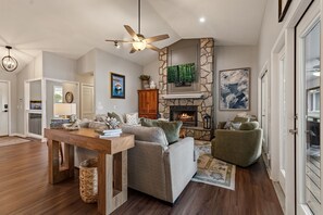 Interior - Happy Retreat at Lake Nottely w/kayaks, dock, hot tub, pool table - pets ok! (Blairsville)
