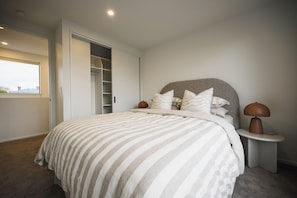 Room - Luxury Merivale Townhouse - Walk Everywhere (Christchurch)