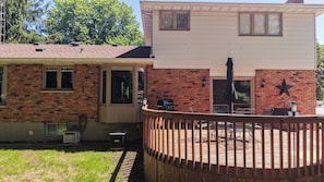 A two-story house with a fenced backyard patio area. - The Summer House - Lake Access - Hot Tub & Kayaks (Lambton Shores)