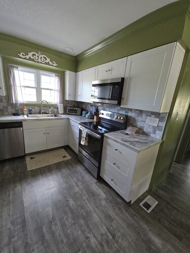 Blue Moon #101 Beautiful 2-Bedroom 1-Bath Condo in the heart of downtown Clayton