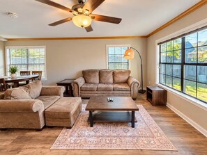 Living area - Cozy 3BR 2BA home in Memphis (Memphis)