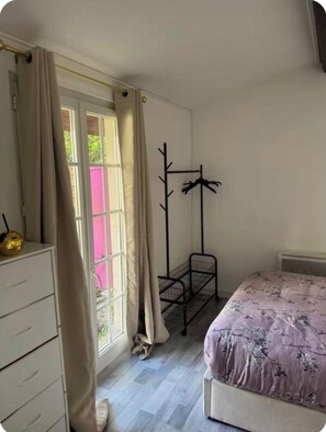 Room - Vrbo Property (Clamart)