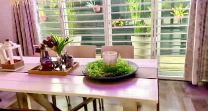 Sherra’s Tropical Retreat – Secluded Forest Hideaway