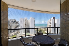Outdoor dining - Apt. in Condo. w/ Pool & Sea View Pzo0908 (Ilhéus)